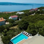 Stunning Home In Crikvenica בית נופש