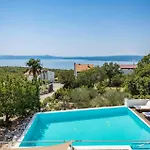 בית נופש Stunning Home In Crikvenica *