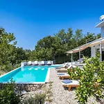 בית נופש Stunning Home In Crikvenica