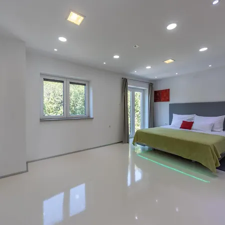 Stunning Home In Crikvenica * Crikvenica